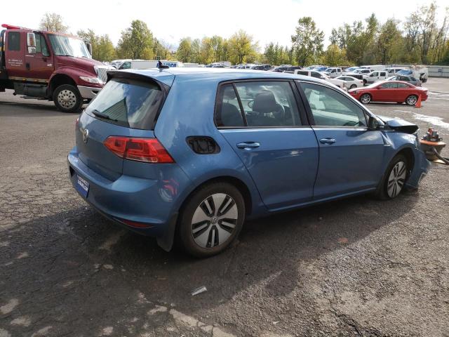 WVWKP7AU2GW916765 - 2016 VOLKSWAGEN E-GOLF SE BLUE photo 3