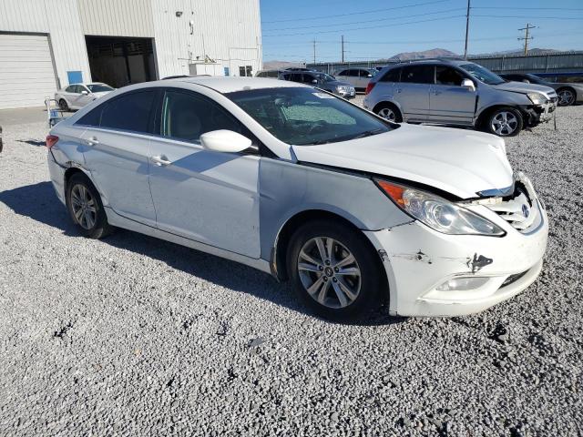 5NPEB4AC9DH529312 - 2013 HYUNDAI SONATA GLS WHITE photo 4