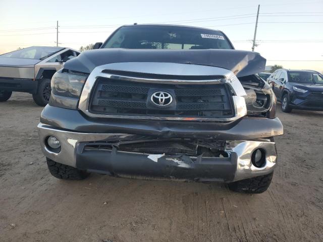 5TFUY5F15BX162868 - 2011 TOYOTA TUNDRA DOUBLE CAB SR5 GRAY photo 5