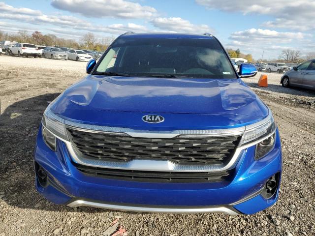 KNDEU2AA2M7106380 - 2021 KIA SELTOS S BLUE photo 5