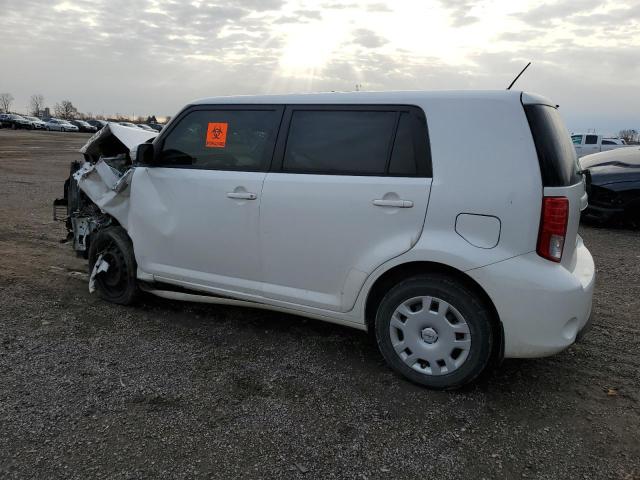 JTLZE4FE6FJ070256 - 2015 TOYOTA SCION XB WHITE photo 2