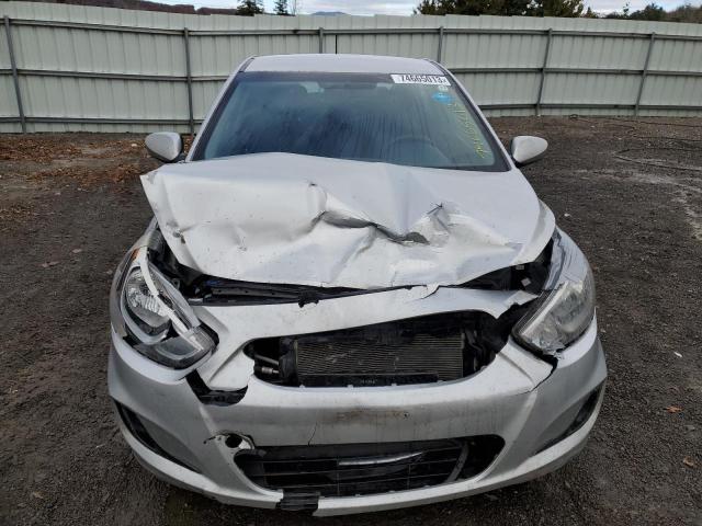 KMHCT5AE5GU275079 - 2016 HYUNDAI ACCENT SE SILVER photo 5