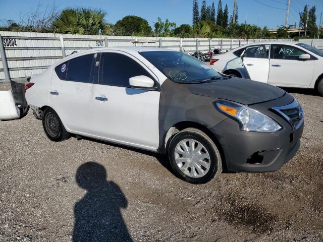 3N1CN7AP5JL836509 - 2018 NISSAN VERSA S WHITE photo 4