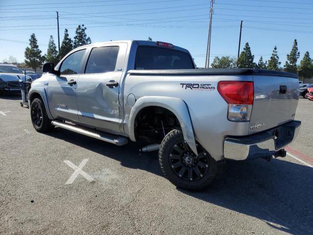 5TFDV541X8X057635 - 2008 TOYOTA TUNDRA CREWMAX SILVER photo 2