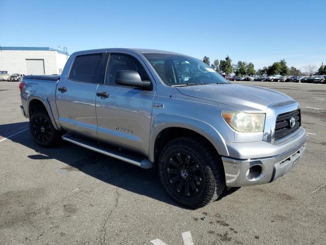 5TFDV541X8X057635 - 2008 TOYOTA TUNDRA CREWMAX SILVER photo 4