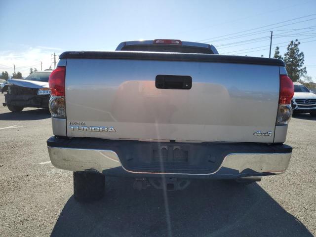 5TFDV541X8X057635 - 2008 TOYOTA TUNDRA CREWMAX SILVER photo 6