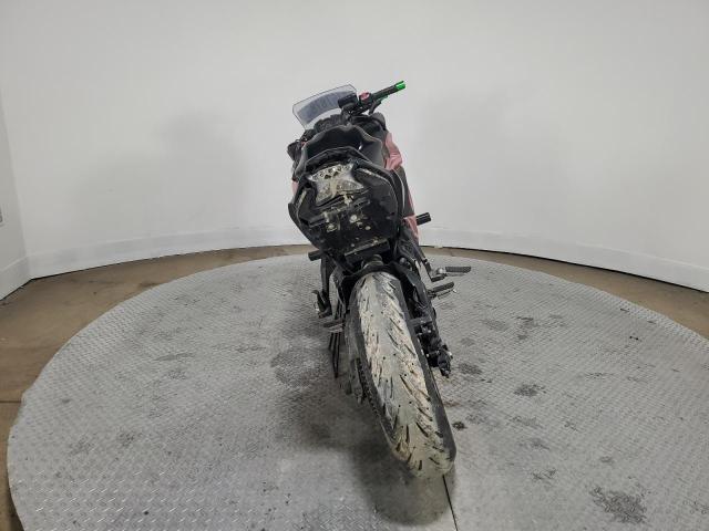 JKAEXEJ15KDA03894 - 2019 KAWASAKI EX650 J ვარდისფერი ფოტო 4