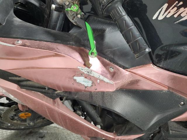 JKAEXEJ15KDA03894 - 2019 KAWASAKI EX650 J ვარდისფერი ფოტო 9