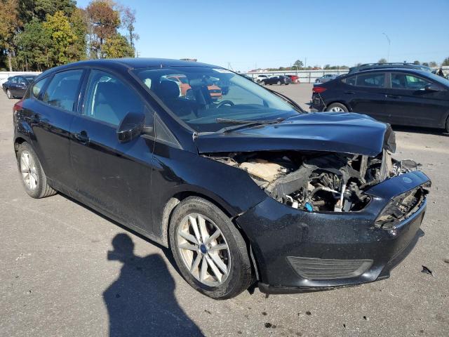 1FADP3K27JL255862 - 2018 FORD FOCUS SE BLACK photo 4