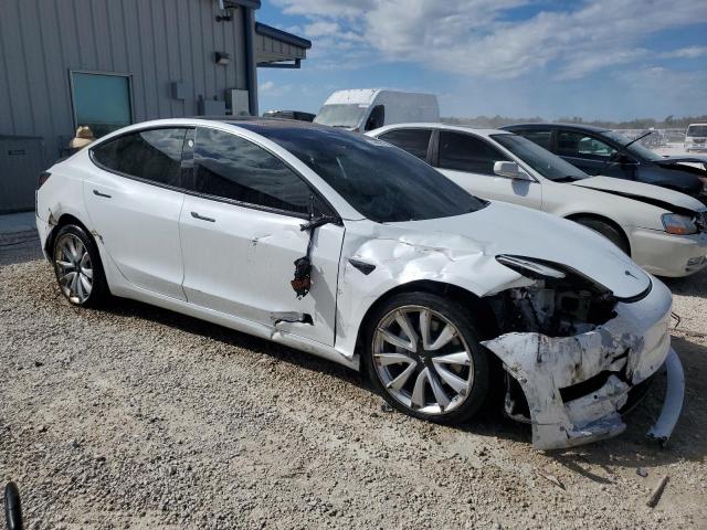 5YJ3E1EB2JF067507 - 2018 TESLA MODEL 3 WHITE photo 4