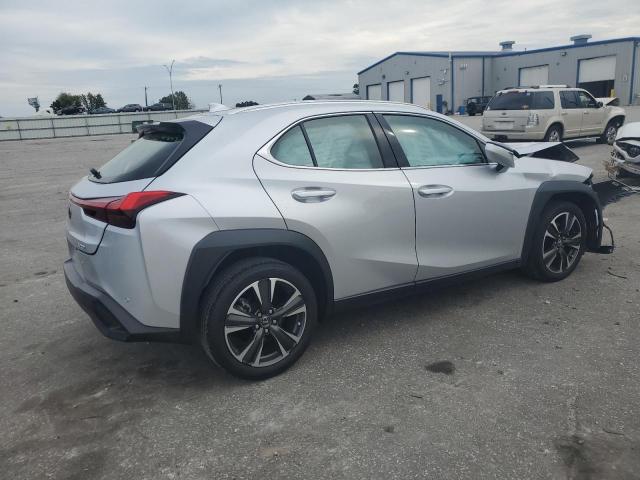 JTHY3JBH1K2015910 - 2019 LEXUS UX 200 SILVER photo 3