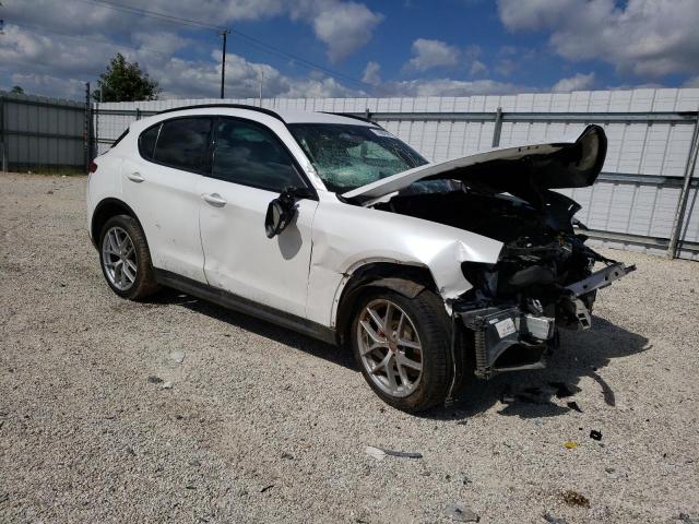 ZASPAKBN6K7C41451 - 2019 ALFA ROMEO STELVIO TI WHITE photo 4