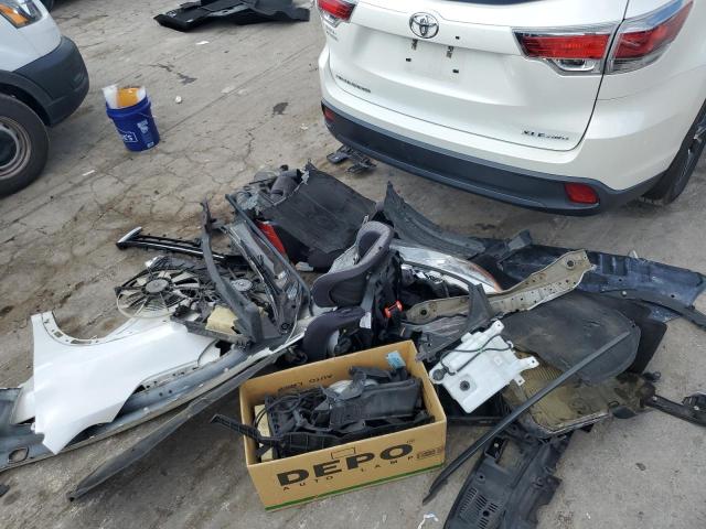 5TDJKRFH8GS321257 - 2016 TOYOTA HIGHLANDER XLE 白色 照片 13