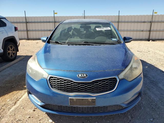 KNAFX4A60F5330598 - 2015 KIA FORTE LX BLUE photo 5