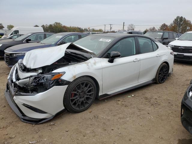 4T1KZ1AK3NU067711 - 2022 TOYOTA CAMRY TRD WHITE photo 1