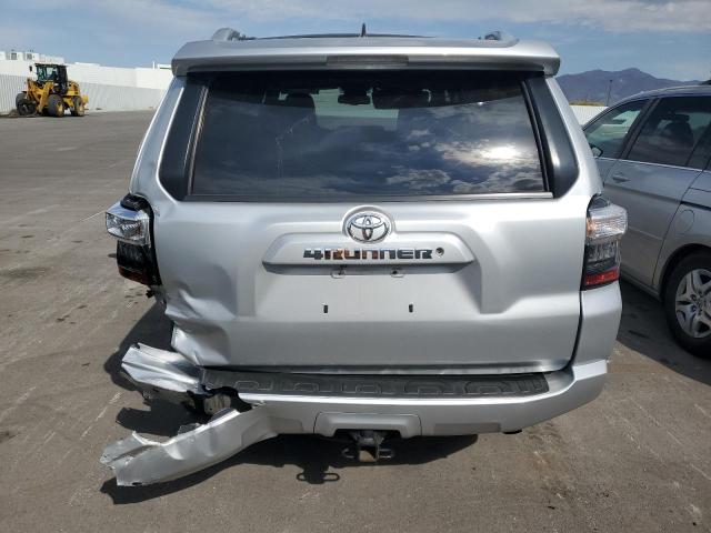 JTEBU5JR1H5474170 - 2017 TOYOTA 4RUNNER SR5/SR5 PREMIUM SILVER photo 6