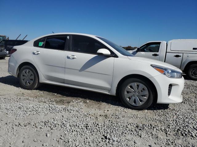 3KPA24AB2KE224712 - 2019 KIA RIO S WHITE photo 4