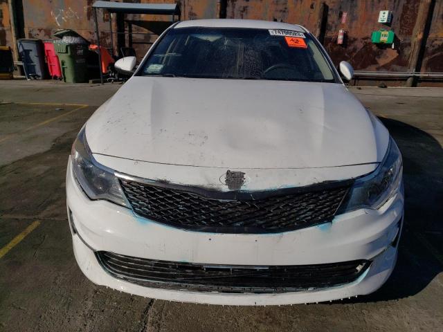 5XXGT4L31JG206706 - 2018 KIA OPTIMA LX WHITE photo 5