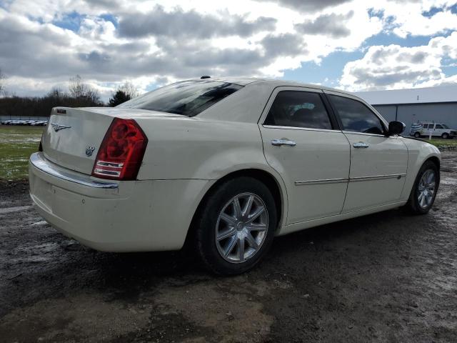 2C3CA6CT5AH114323 - 2010 CHRYSLER 300C WHITE photo 3