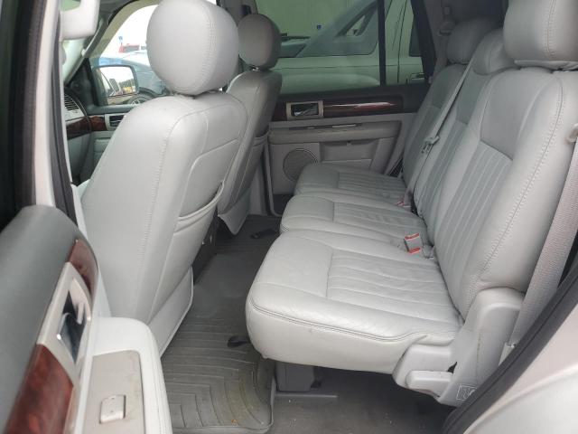 5LMFU27R84LJ33567 - 2004 LINCOLN NAVIGATOR 银色 照片 11
