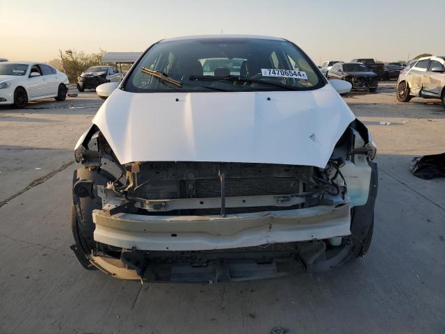 3FADP4EJXJM122360 - 2018 FORD FIESTA SE WHITE photo 5