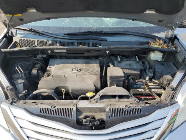 5TDKK3DC4FS669385 - 2015 TOYOTA SIENNA LE SILVER photo 12