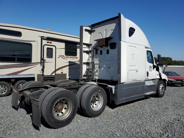 1FUJGLD54GLGV0168 - 2016 FREIGHTLINER CASCADIA 1 WHITE photo 4