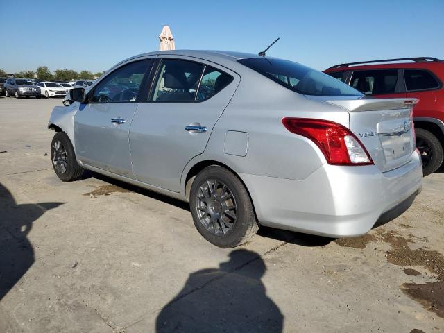 3N1CN7AP6HK424843 - 2017 NISSAN VERSA S SILVER photo 2