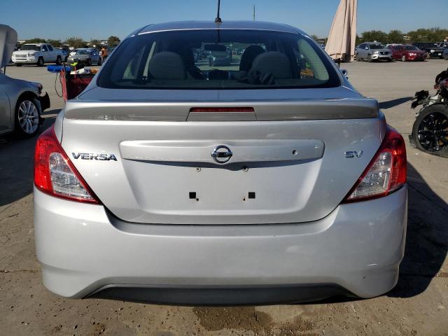 3N1CN7AP6HK424843 - 2017 NISSAN VERSA S SILVER photo 6