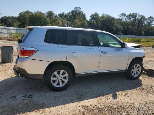 5TDBK3EH8DS267778 - 2013 TOYOTA HIGHLANDER BASE SILVER photo 3