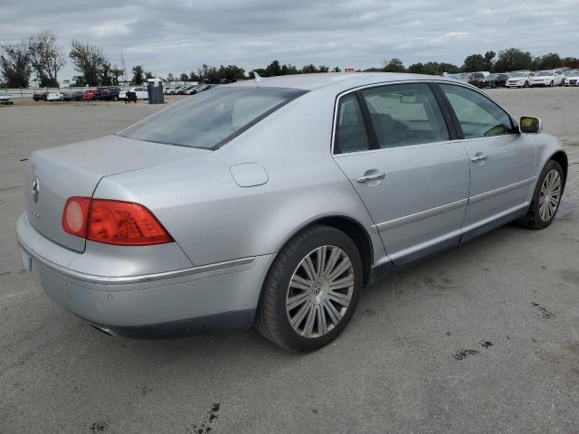 WVWAF93D058001258 - 2005 VOLKSWAGEN PHAETON 4.2 SILVER photo 3