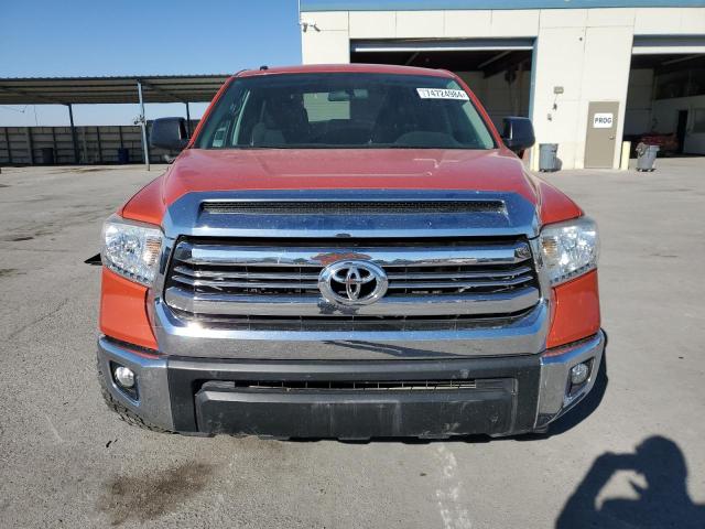 5TFDW5F17GX494095 - 2016 TOYOTA TUNDRA CREWMAX SR5 ORANGE photo 5