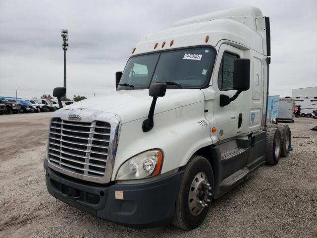 1FUJGLD52GLGR1530 - 2016 FREIGHTLINER CASCADIA 1 WHITE photo 2