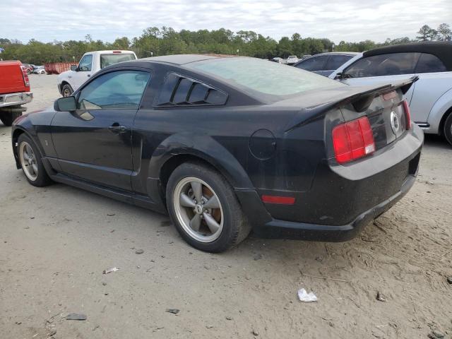 1ZVFT82H055254687 - 2005 FORD MUSTANG GT BLACK photo 2