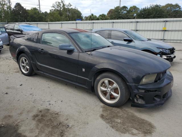 1ZVFT82H055254687 - 2005 FORD MUSTANG GT BLACK photo 4