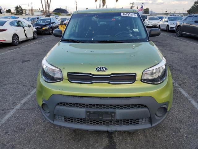 KNDJN2A27J7892323 - 2018 KIA SOUL GREEN photo 5