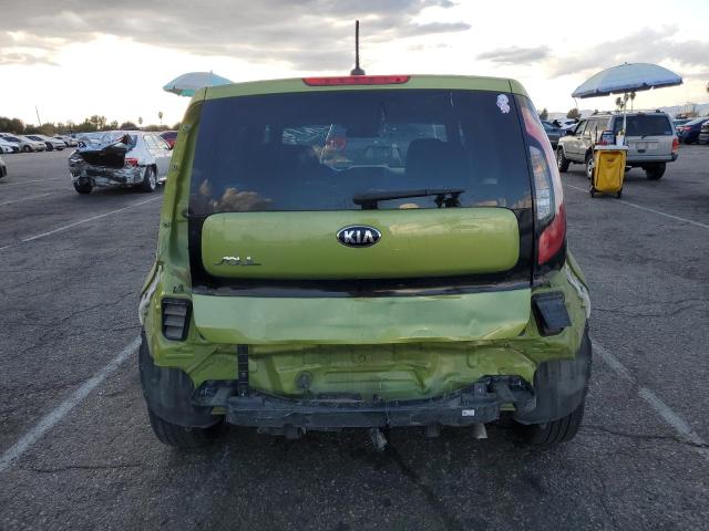 KNDJN2A27J7892323 - 2018 KIA SOUL GREEN photo 6