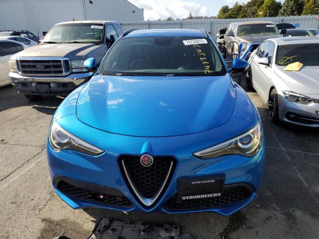 ZASFAKNN6J7B96369 - 2018 ALFA ROMEO STELVIO TI SPORT BLUE photo 5