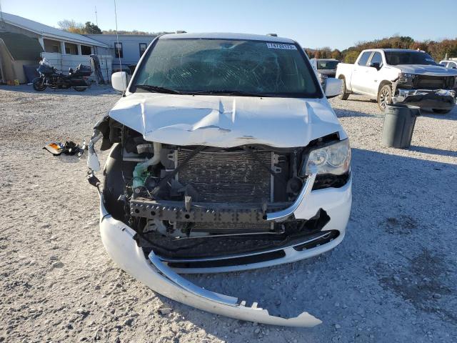 2C4RC1BG0DR816166 - 2013 CHRYSLER TOWN & COU TOURING WHITE photo 5