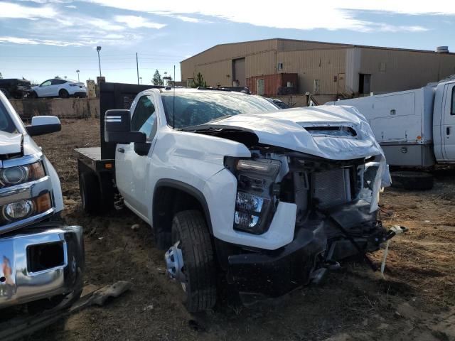 1GB3WRE71NF164792 - 2022 CHEVROLET SILVERADO C3500 WHITE photo 4