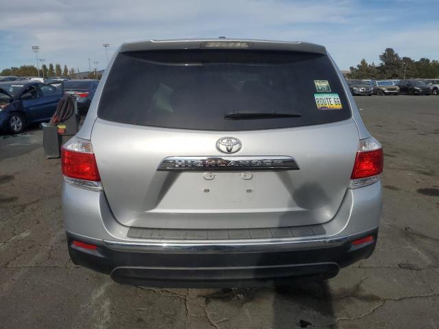 5TDZA3EH8CS024438 - 2012 TOYOTA HIGHLANDER BASE SILVER photo 6