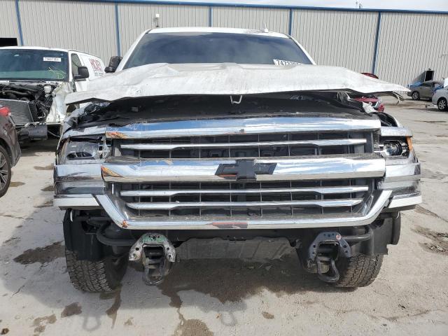 3GCUKTEC4HG404894 - 2017 CHEVROLET SILVERADO K1500 HIGH COUNTRY WHITE photo 5