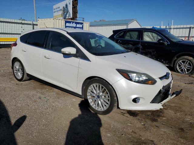 1FADP3N20EL300397 - 2014 FORD FOCUS TITANIUM WHITE photo 4