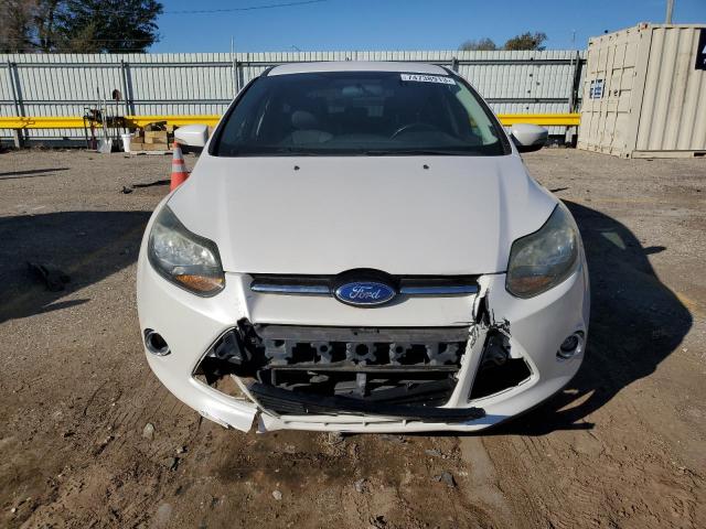 1FADP3N20EL300397 - 2014 FORD FOCUS TITANIUM WHITE photo 5