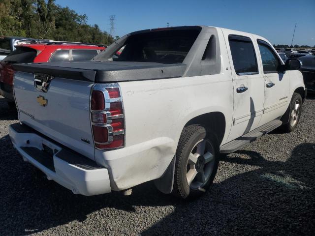 3GNVKFE06AG236569 - 2010 CHEVROLET AVALANCHE LT WHITE photo 3