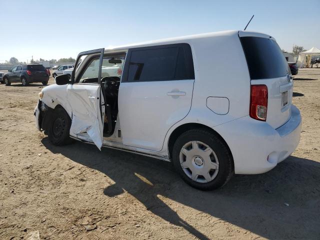 JTLZE4FE4CJ021164 - 2012 TOYOTA SCION XB WHITE photo 2