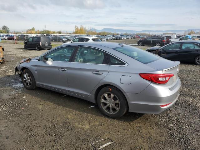 5NPE24AF6FH249845 - 2015 HYUNDAI SONATA SE SILVER photo 2