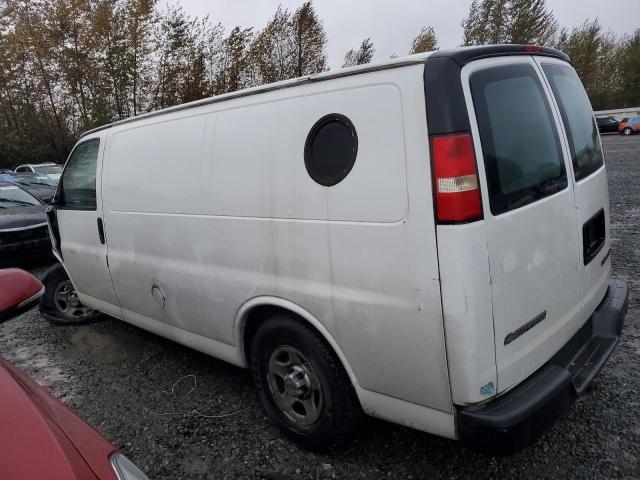 1GCEG15X241176173 - 2004 CHEVROLET EXPRESS G1 WHITE photo 2