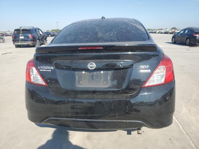 3N1CN7AP1JL804690 - 2018 NISSAN VERSA S BLACK photo 6