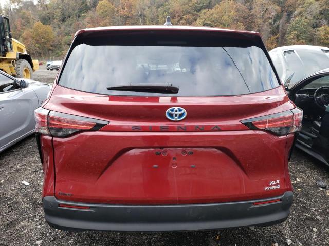 5TDYRKEC6MS018190 - 2021 TOYOTA SIENNA XLE RED photo 6